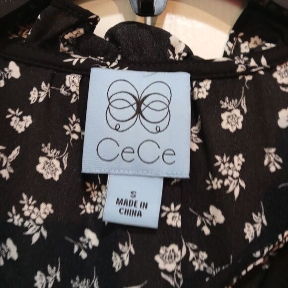 CeCe Ruffle Sleeve V-Neck Print Mix Dress - Picture 12 of 13